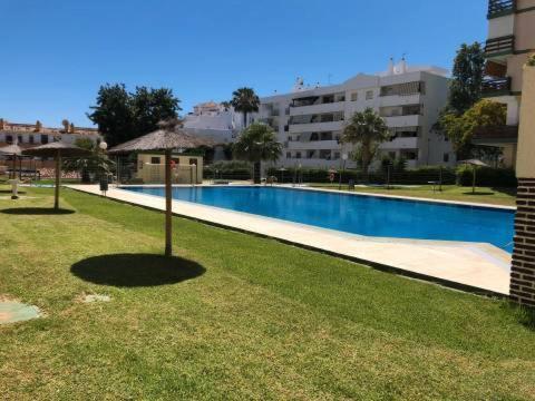 Costa Del Sol Apartment เบนัลมาเดนา ภายนอก รูปภาพ